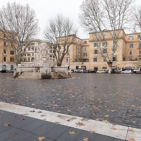 Piazza Testaccio 4pax * Rom